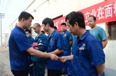 面料車(chē)間進(jìn)行階段總結(jié) 抖擻精神再出發(fā)